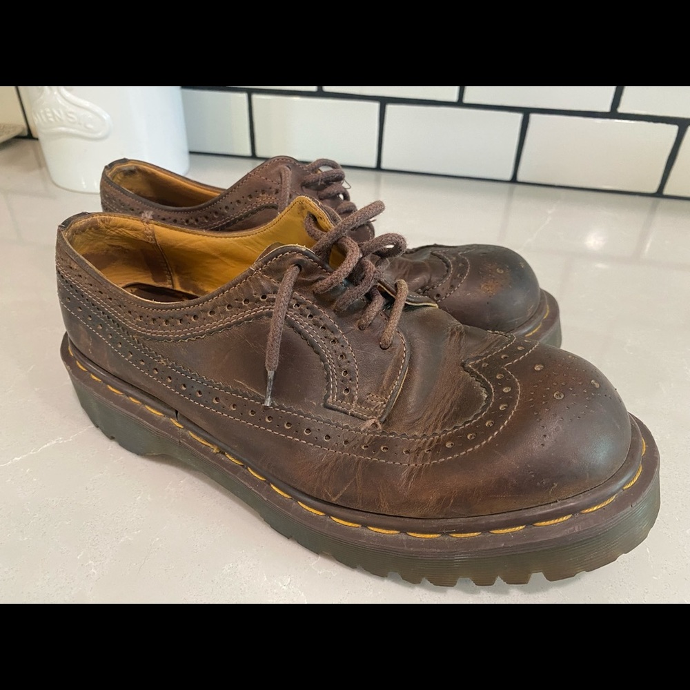 Women’s low top dr Martens size 8